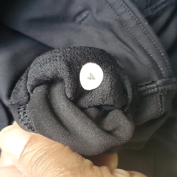 LULULEMON CAPRI LEGGINGS - Picture 10 of 12